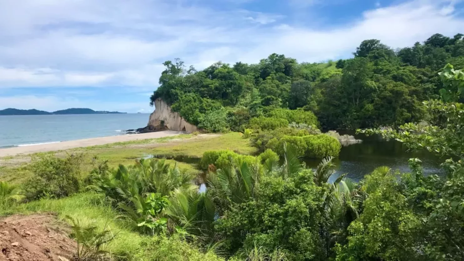 sulawesi-temboan-beach