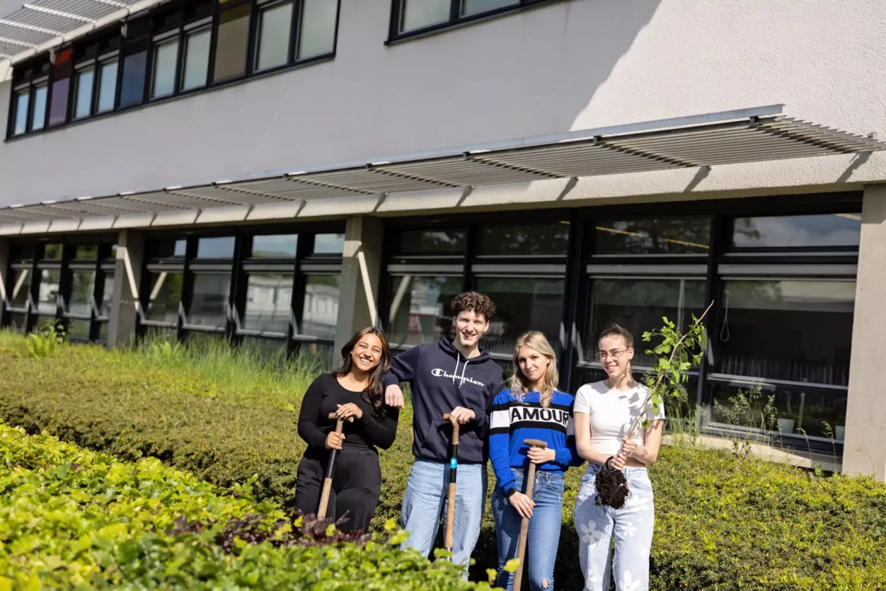 studenten-trees-for-schools