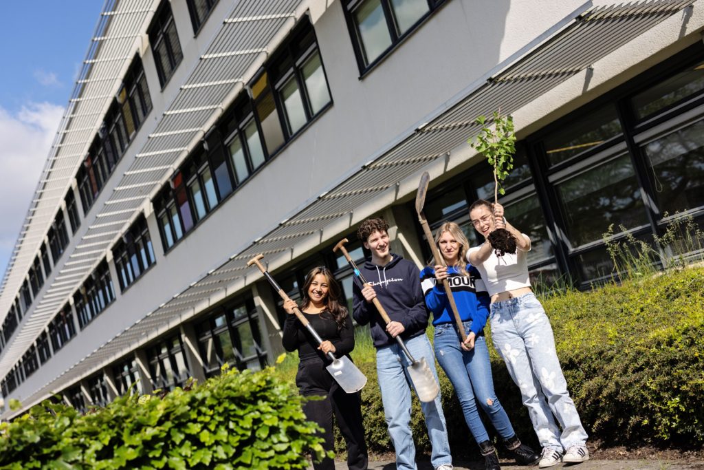 studenten-trees-for-schools