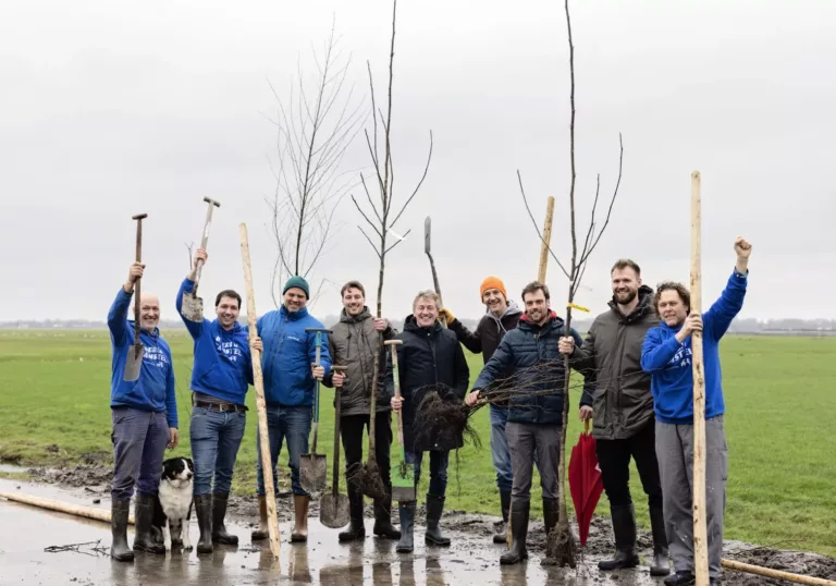 Melkveehouders planten bomen voor een groener en klimaatrobuuster landschap